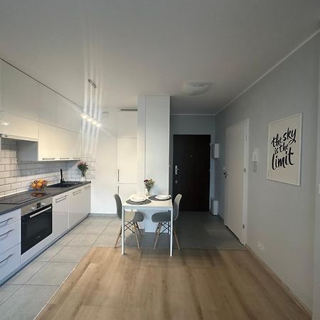Cosy Apartment Near To The Chopin'S Airport Cybernetyki 2C Varşovia Exterior foto